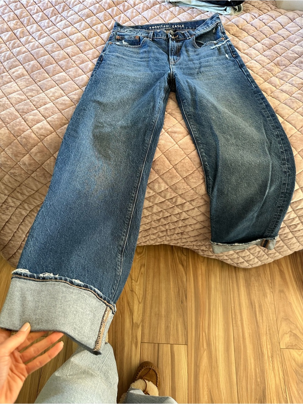 American Eagle Outfitters women’s Blue wide leg Jeans with Cuffed Hems